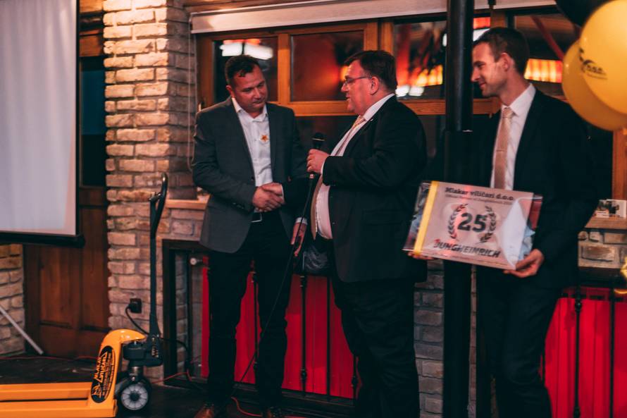 Mlakar viličari slave 25 godina suradnje s Jungheinrichom