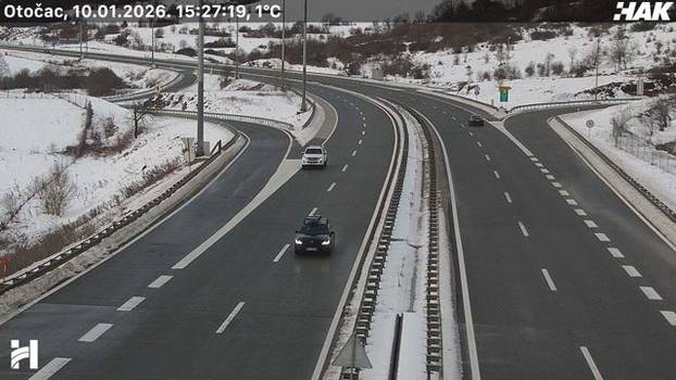 FOTO Pogledajte situaciju na autocestama: Snijeg još pada, stvara se poledica, ima i magle