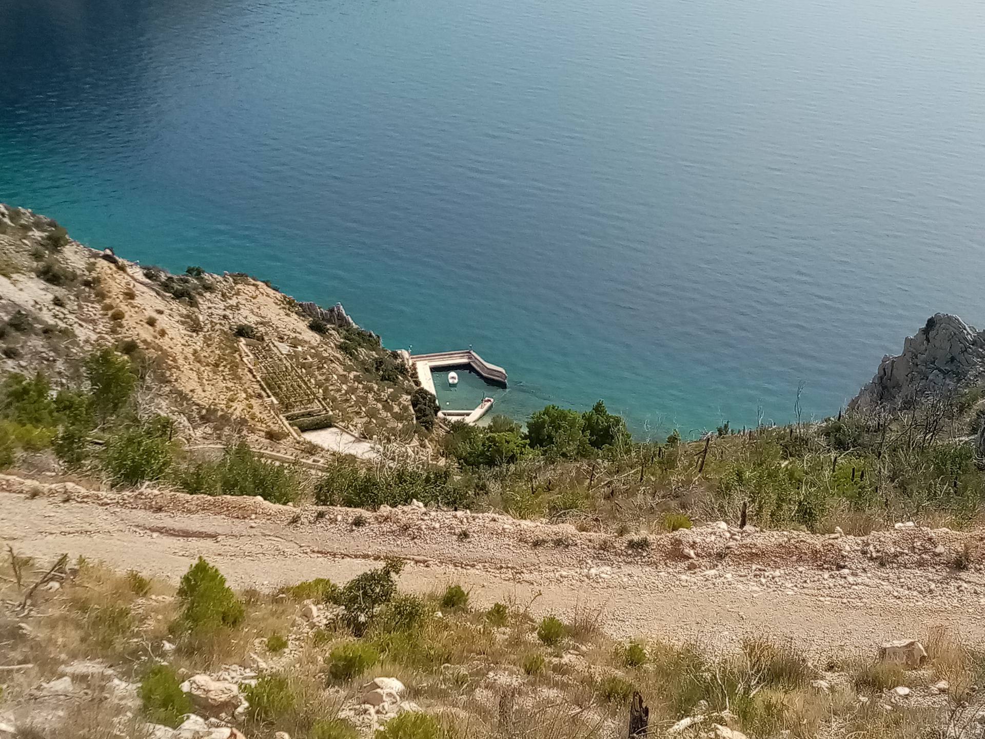 Bageri Inspektorata napokon stižu u Vruju! Pogledajte što će sve porušiti u prekrasnoj uvali