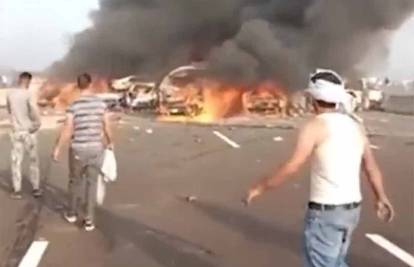 VIDEO Strašna nesreća u Egiptu! U sudaru 32 mrtvih, gorjeli auti