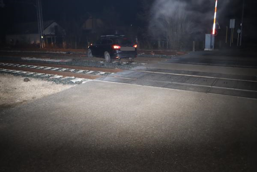 Pijan vozio prebrzo pa sletio preko pruge u blizini Zaprešića