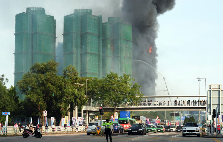 Raste broj žrtava u  Hong Kongu. 65 je poginulih, tragaju za 250 ljudi u spaljenim neboderima