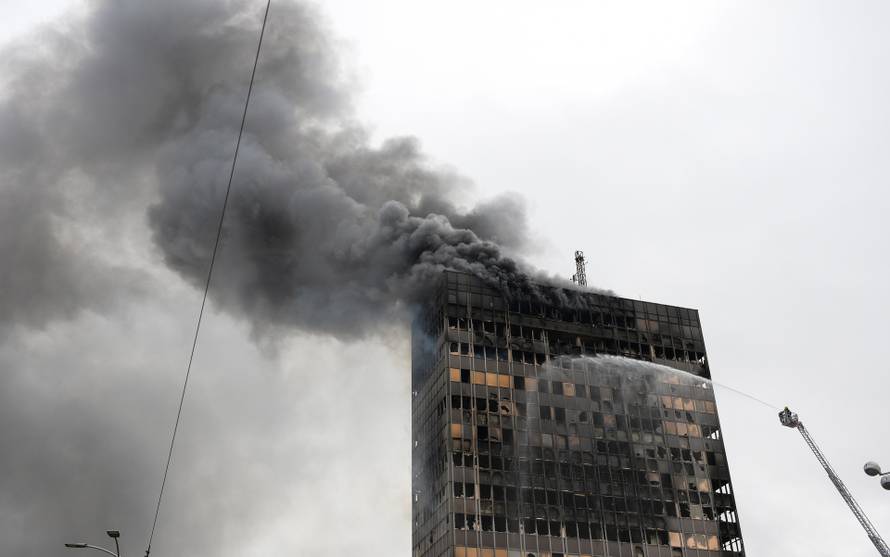 Zagreb: Ponovno je planuo požar na Vjesnikovoj zgradi 