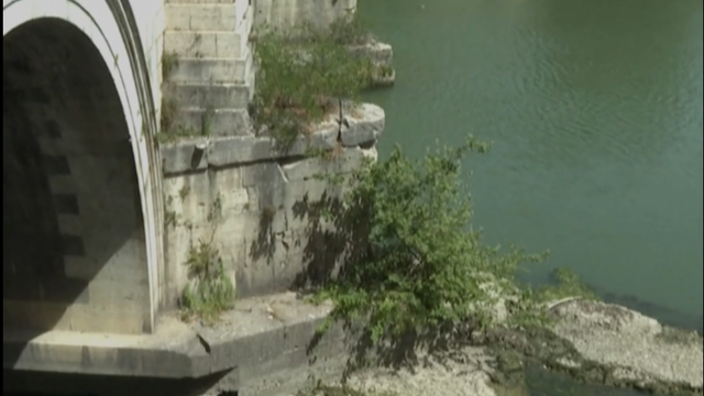 Arheolozi zahvalni na suši: Niski vodostaj rijeke Tiber otkrio ostatke drevnog rimskog mosta