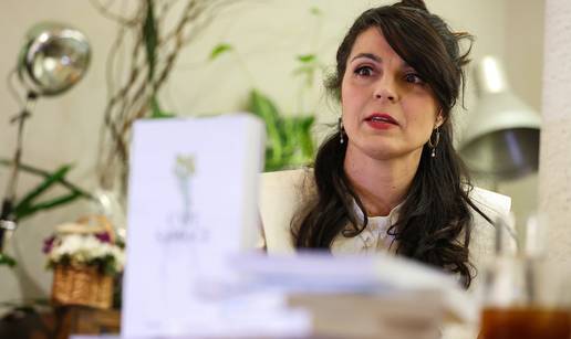 FOTO Nera Stipičević predstavila je knjigu 'Cvit samoće': 'Ona se bavi mentalnom stabilnošću...'