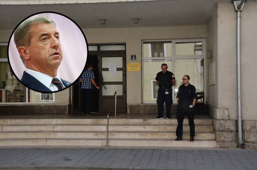 "Doveli su zaštitare na izbore, kao da smo neškolovani luđaci"