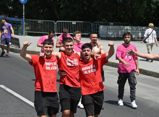 Zagreb: Maturanti preko Mosta slobode uputili se prema Bundeku