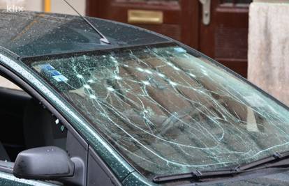 Bacio bombe na aute u centru Sarajeva, nitko nije ozlijeđen