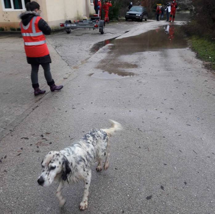 'Voda mi se još jučer popela do prvog kata': Mještani Kokorića u suzama, a kiša i dalje pada