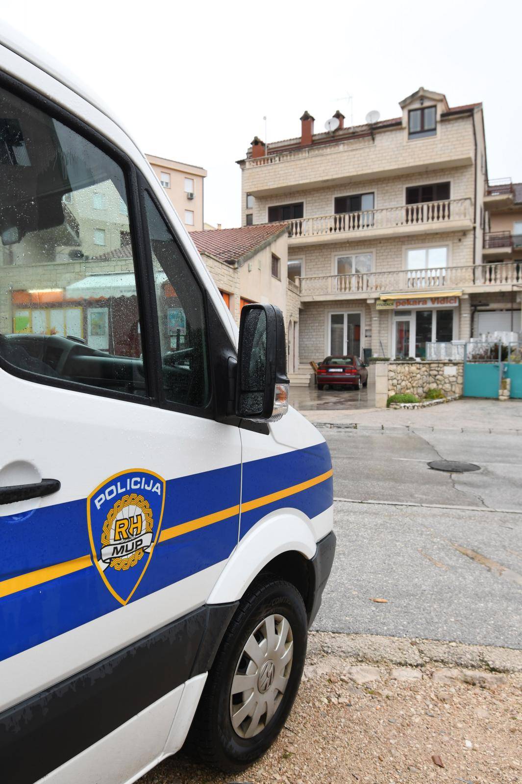Šibenik: Policija ispred kuće četverostrukog ubojice