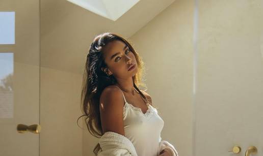 FOTO Zovu je boginjom tangica: 'Je li ovo naj guza interneta?'