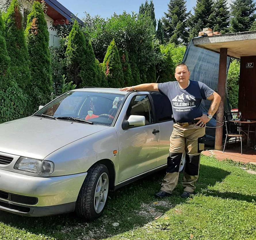 Auto vatrogasca Gorana postao je hit: 'Ima 24 godine, za novi nemam. Štitim ga koliko mogu'