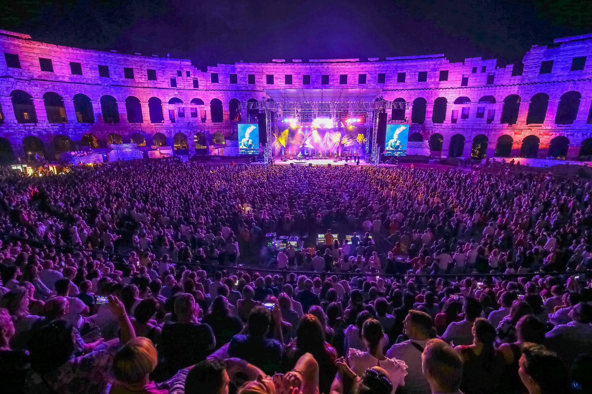 Petar Grašo održao koncert u prepunoj pulskoj Areni