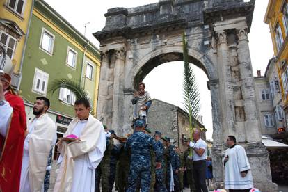 FOTO U Puli velikom procesijom proslavili zaštitnika sv. Tomu