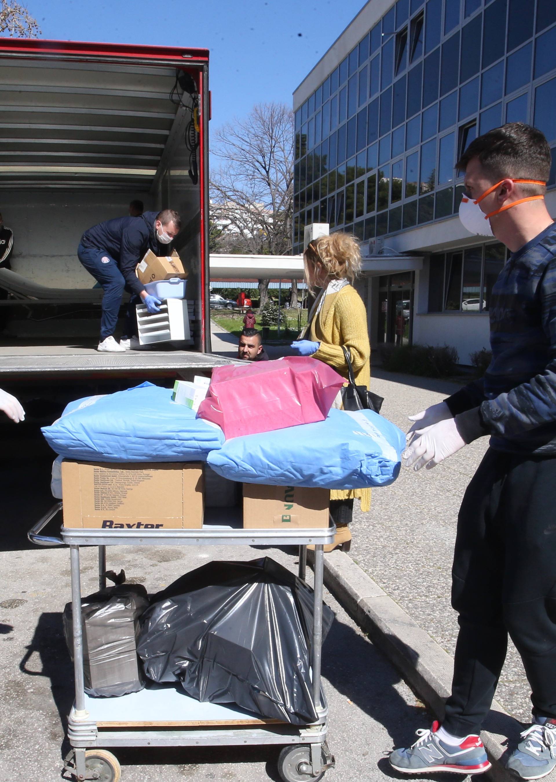 Torcidaši sele bolnicu, BBB-i pomažu potrebitim ljudima...