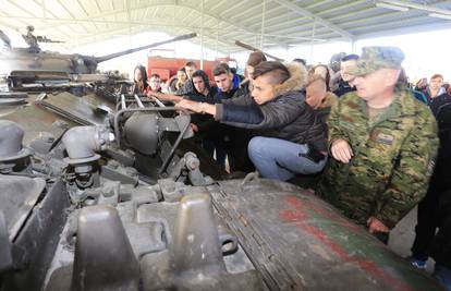 Gledaju oružje, ali uče o miru: 'Tek ovdje učimo o Vukovaru'