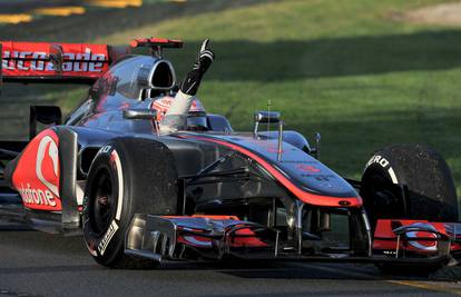 Pobjeda Buttona na otvaranju sezone, McLareni dominantni