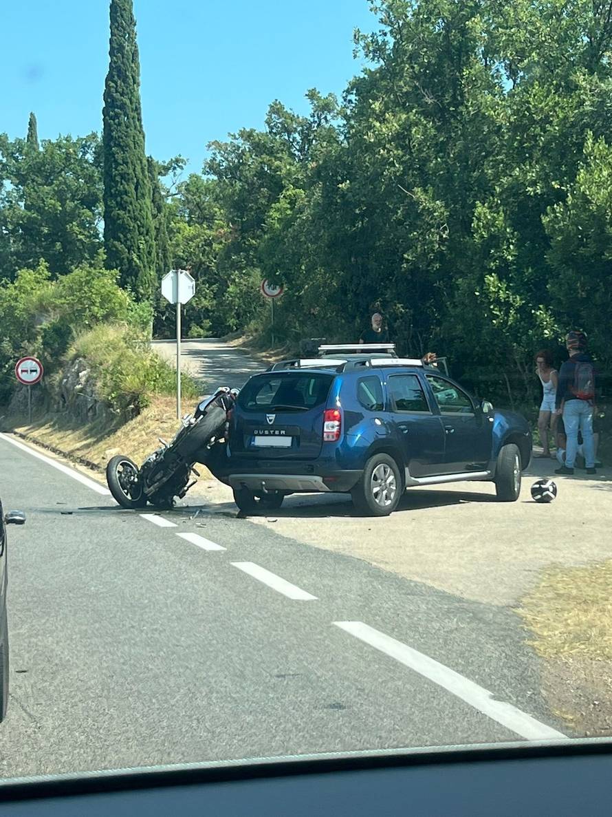 FOTO Dvoje ozlijeđenih u sudaru kraj zračne luke u Dubrovniku