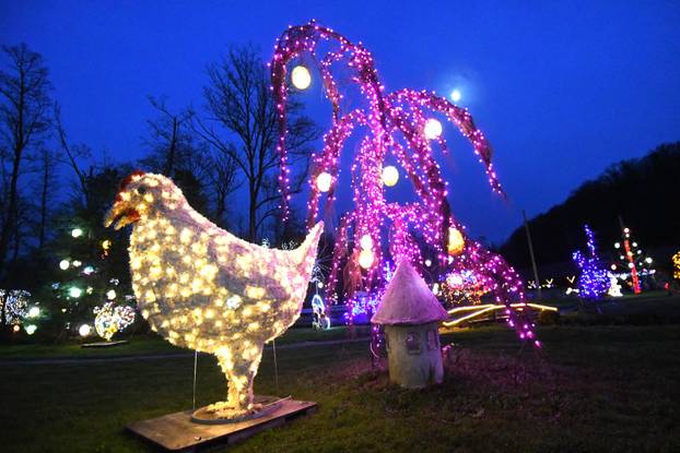 Grabovica: Uskrsna čarolija svjetla by Salaj donosi magičan ugođaj sa preko 60.000 pisanica