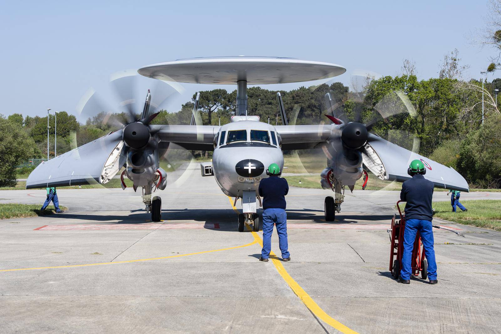 Sanitary measures taken on crew on arrival aboard the aircraft