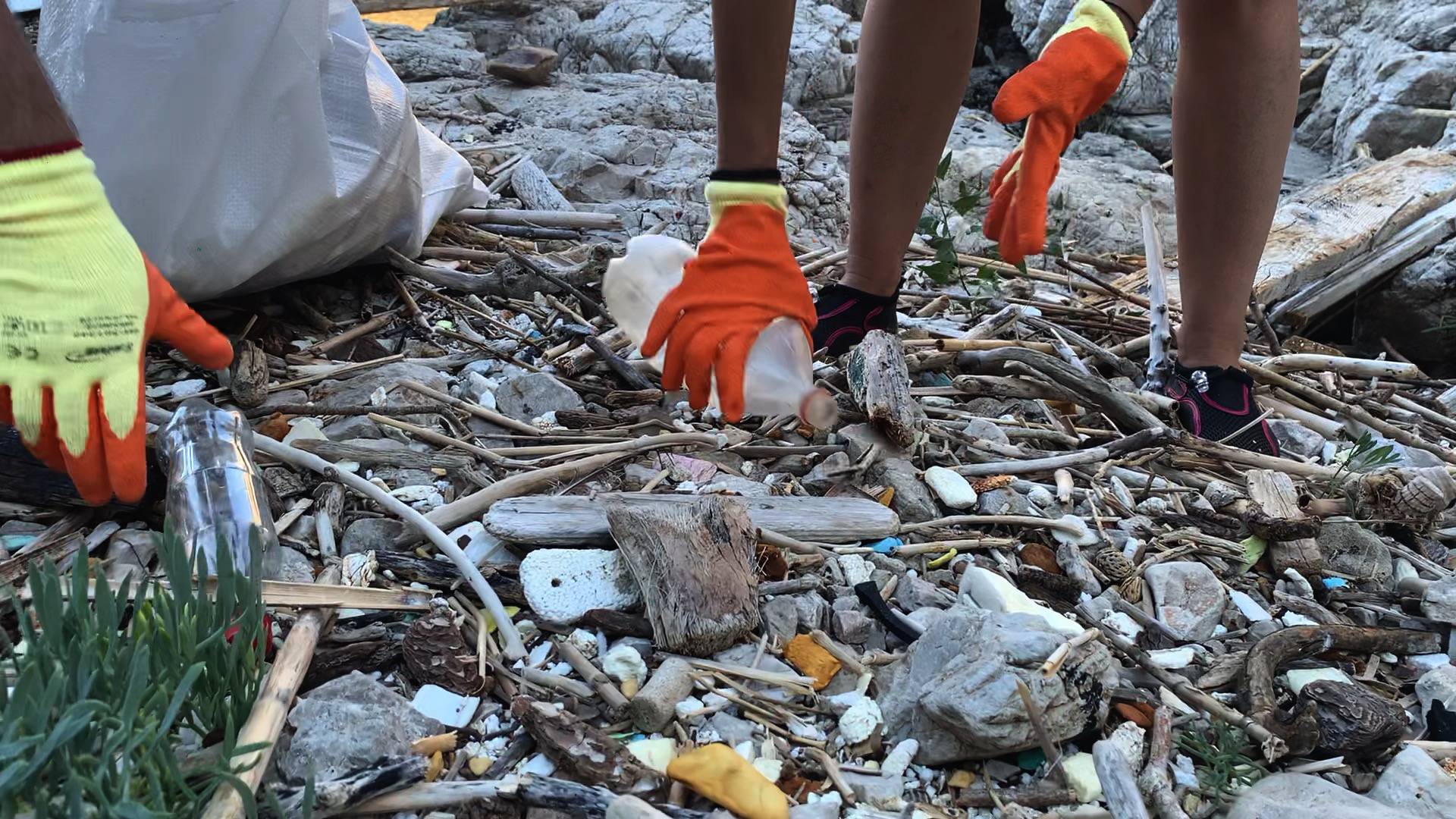 Prošle godine s plaža i mora izvadili 30.000 litara smeća, ove godine planiraju duplo