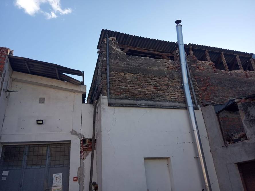 Gimnastičari bježali s treninga iz razrušene dvorane, jedna je  djevojčica lakše ozlijeđena...