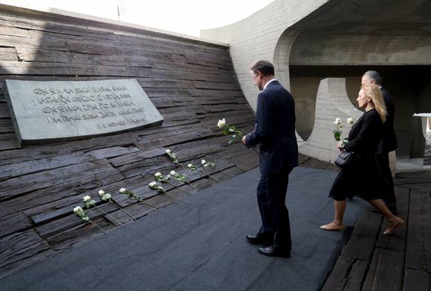 Državni vrh odao počast žrtvama logora u Jasenovcu