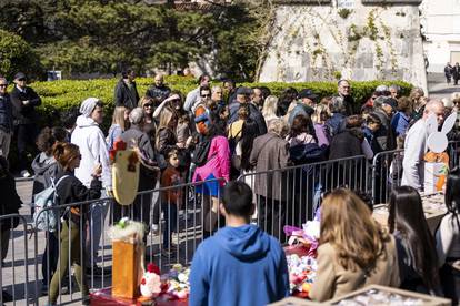 Split: Podjela sirnica građanima za Uskrs