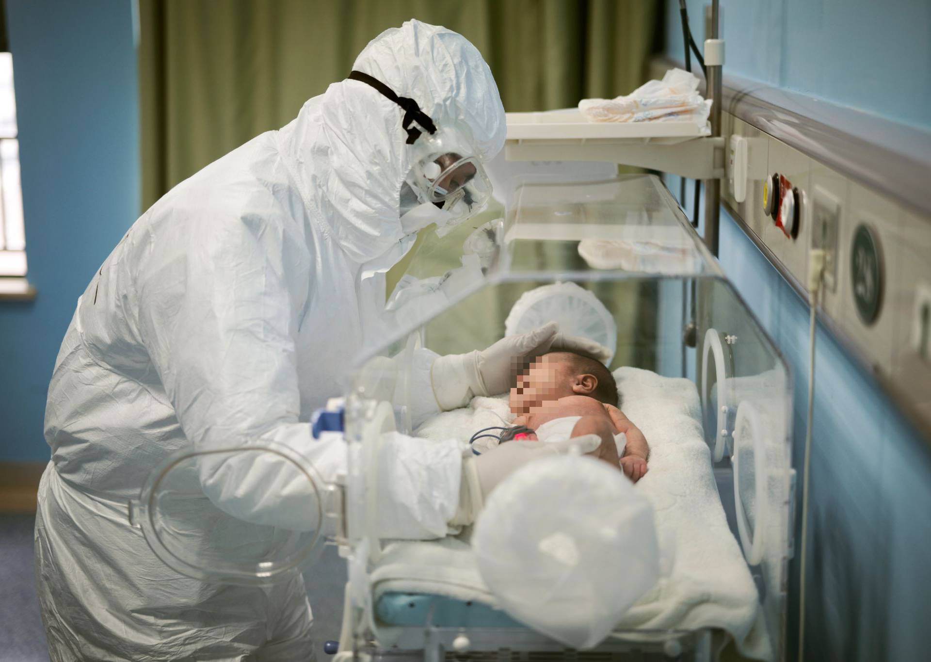 Italija: Rodila potpuno zdravu bebu iako je zaražena koronom