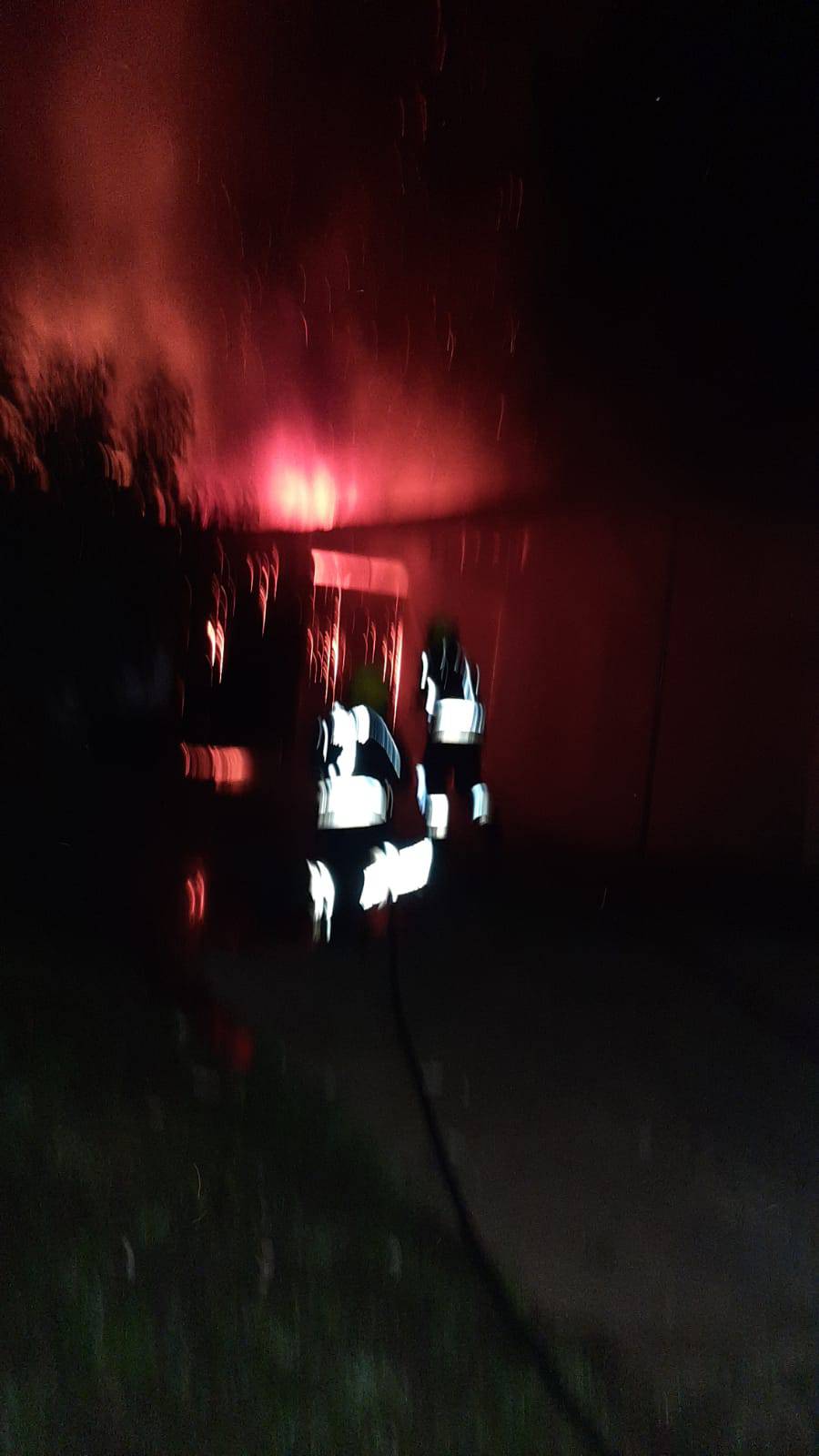 Požar u Popovači: 'Čuli smo jako pucanje. Susjedima smo lupali po prozorima da ih probudimo'