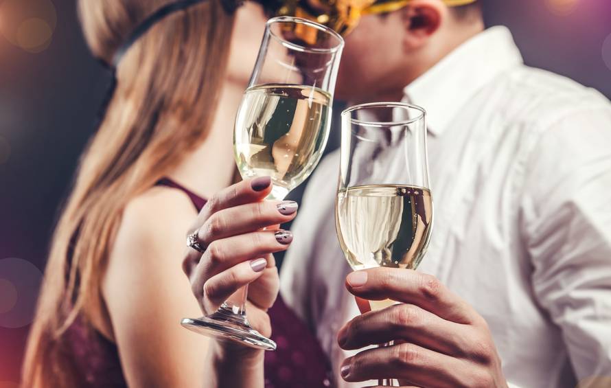 Poljubac u ponoć je bitan: Evo zašto nije svejedno koga ljubite