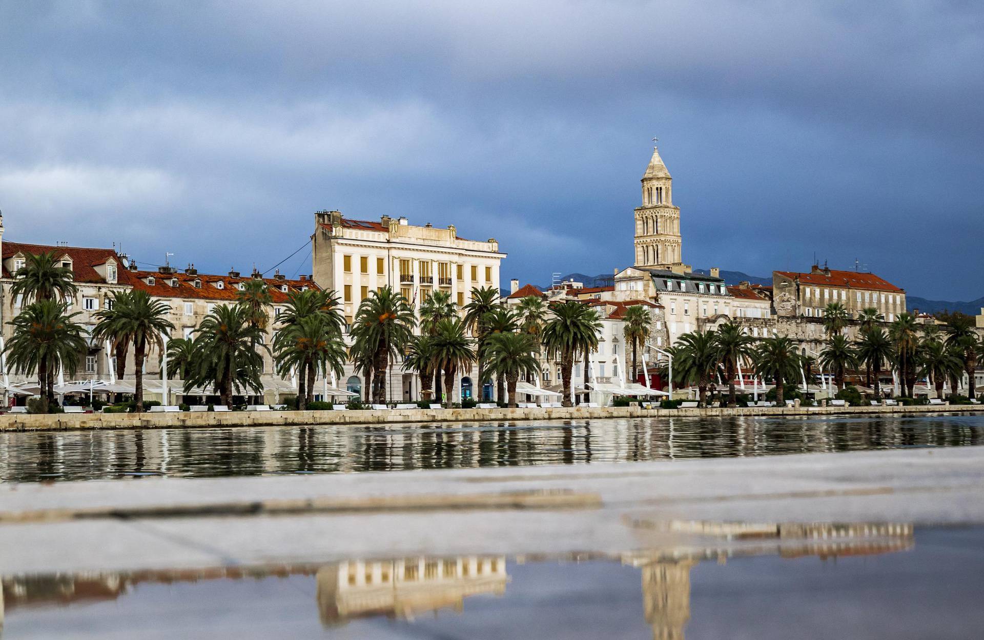 Ulice Splita nakon cjelodnevne jesenje kiše