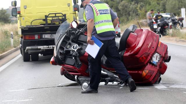 Sudar dvaju motocikala: Jedan vozač je prevezen u bolnicu