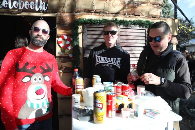 Šibenik: Brojni građani na Badnjak uživali u koncertu grupe Fenix
