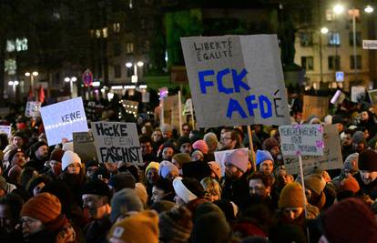 Više od 10.000 ljudi na protestu protiv krajnje desne stranke AfD-a u Kölnu:  'Zabranite ih!'