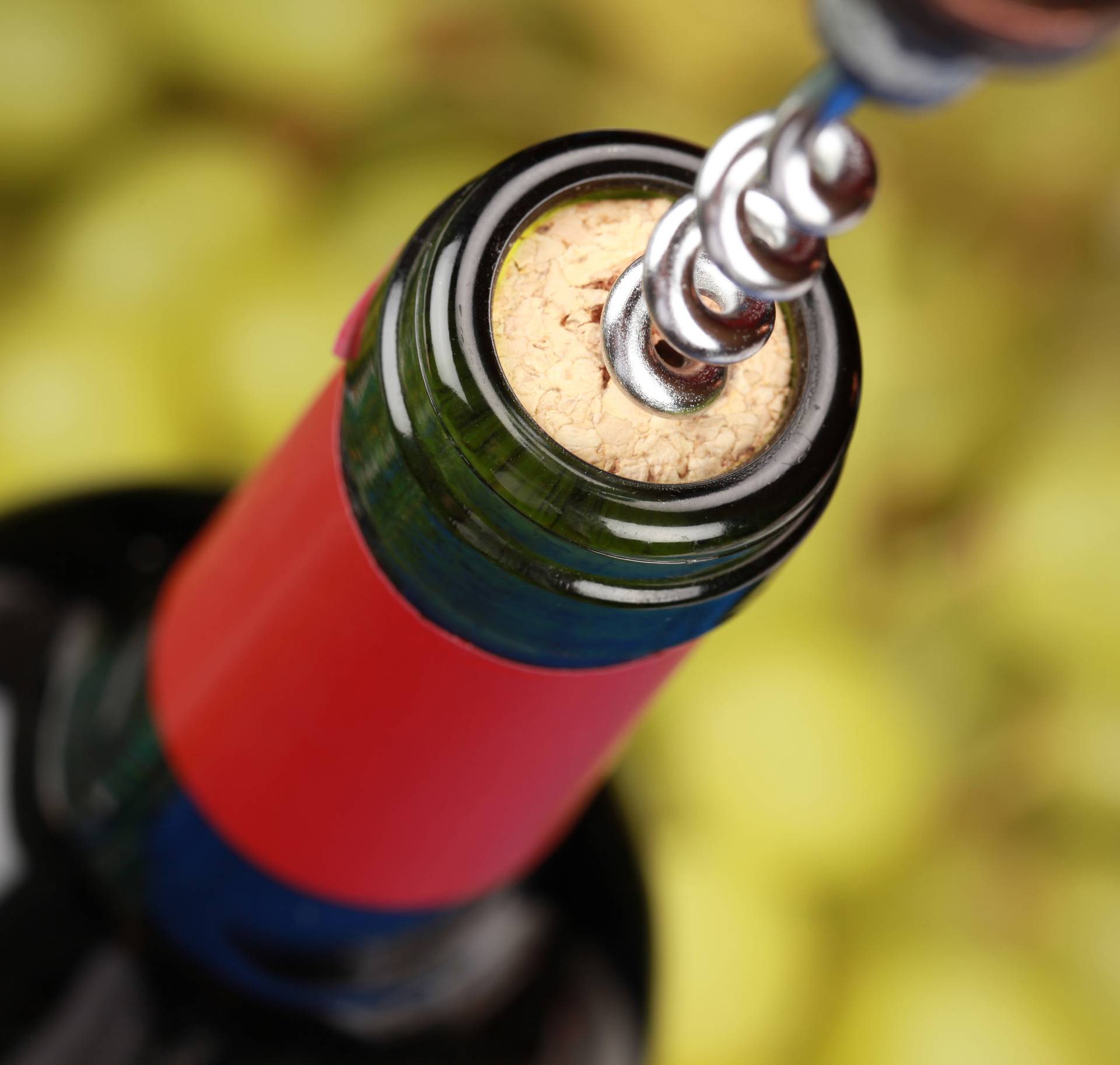 10 najčešćih mitova o vinima: Uz što se piju, koliko hladna...