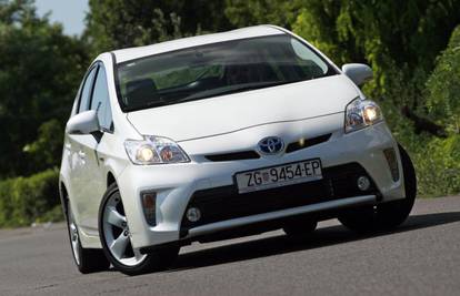 Toyota Prius izgleda svemirski i štedljiva je, ali samo u gradu