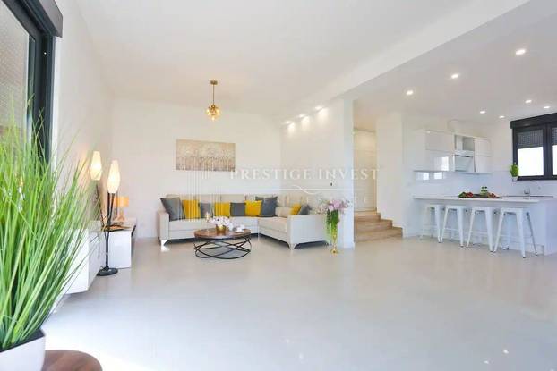 FOTO Kakva perverzija u Splitu! Vodeni raj i slike dizajnera. Ova vila se prodaje, a znamo i cijenu