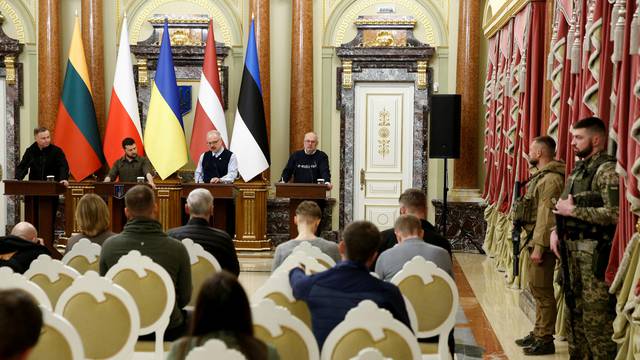 Ukraine's Zelenskiy, Poland's Duda, Lithuania's Nauseda, Latvia's Levits and Estonia's Karis hold news briefing in Kyiv