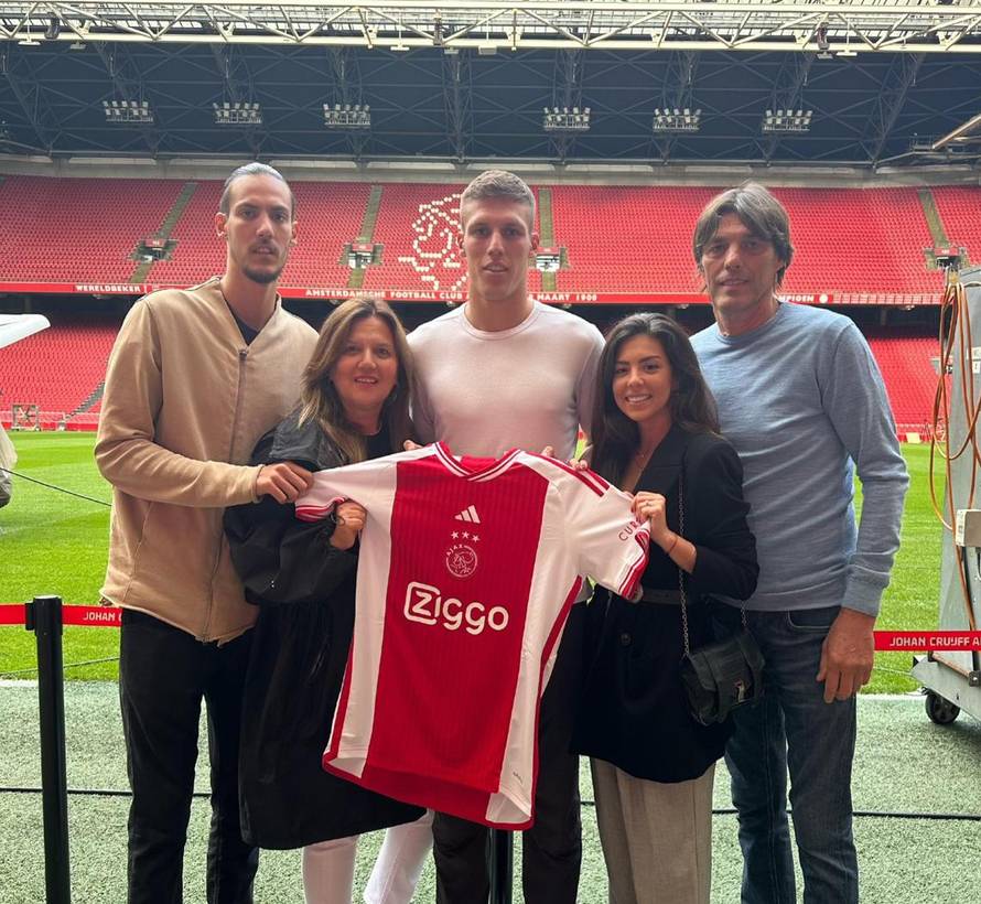 Medić potpisao za Ajax i danas debitira u početnoj postavi!