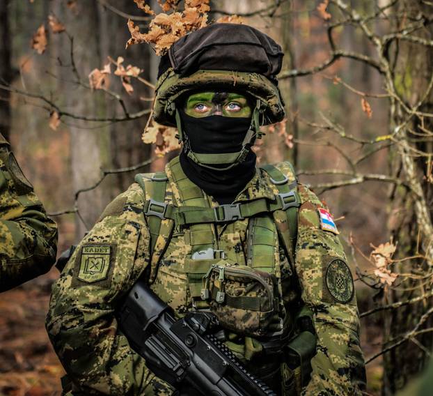 FOTO Vojni kadeti u akciji. Ovo su kadrovi sa zimskih kampova: 'Motivirani su i željni rada...'