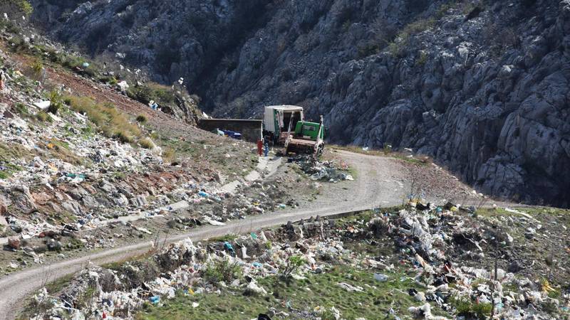 EKSKLUZIVNO Evo gdje su na Velebitu Šinceki odlagali otpad