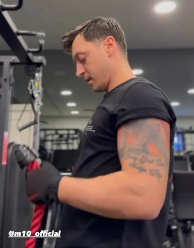 FOTO Trening, kile, mišići, žile: Ovi nogometaši objesili su svoje kopačke o klin i primili se utega