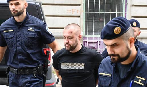 FOTO Pogledajte privođenje osumnjičenog za stravično ubojstvo u Slavonskom Brodu