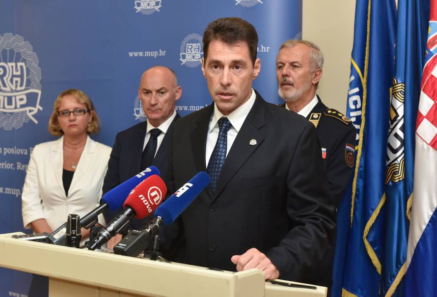 Ministri BoÅ¾inoviÄ i ÄoriÄ potpisali ugovor s Hrvatskim vodama o dodjeli bespovratnih sredstava