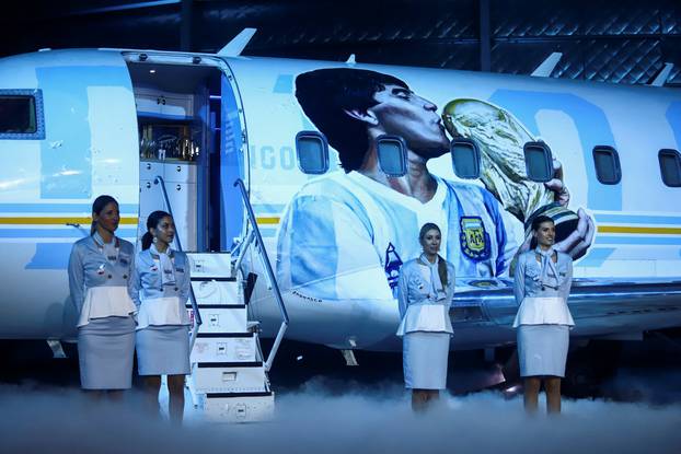 Авион со танго тема во чест на Марадона започна светска турнеја до Светското првенство во Катар, во Буенос Аирес