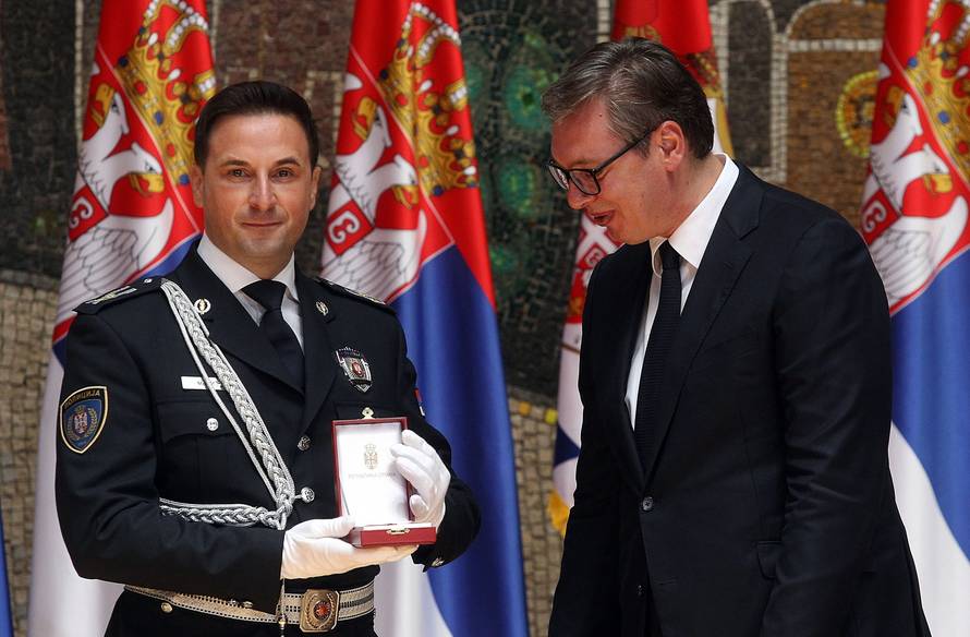 On the occasion of Vidovdan, the President of the Republic of Serbia, Aleksandar Vucic, presented decorations to deserving individuals and institutions.Predsednik Republike Srbije Aleksandar Vucic urucio je povodom Vidovdana odlikovanja zasluznim pojedi