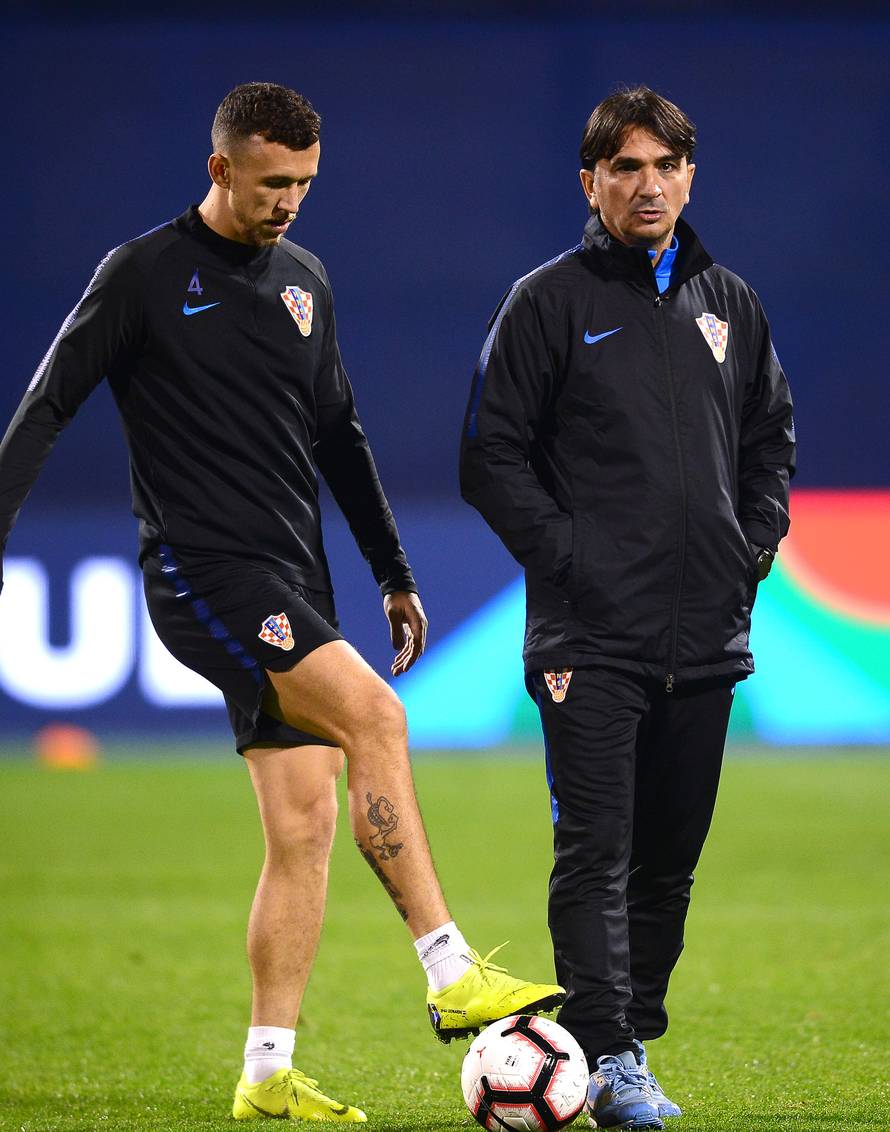 Dalić: Umjesto Pivarića ulazi Jedvaj ili Milić, Kalinić na golu