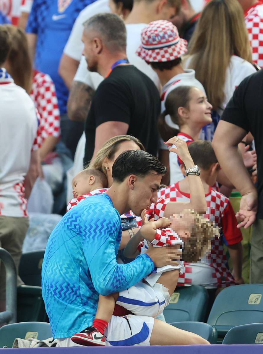 Dirljive scene nakon pobjede: 'Vatreni' as ljubio sina, Modrić čestitao, Luka Sučić sa sestrama