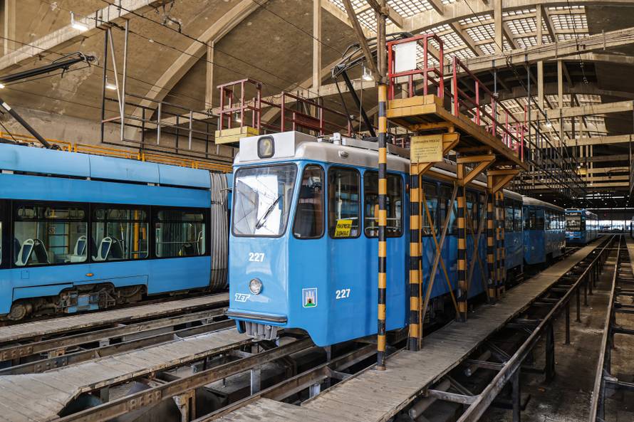 Zagreb: Tramvaj ZET-a koji vozi već pola stoljeća